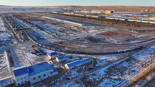 满洲里铁路口岸今年进出口运量突破2000万吨